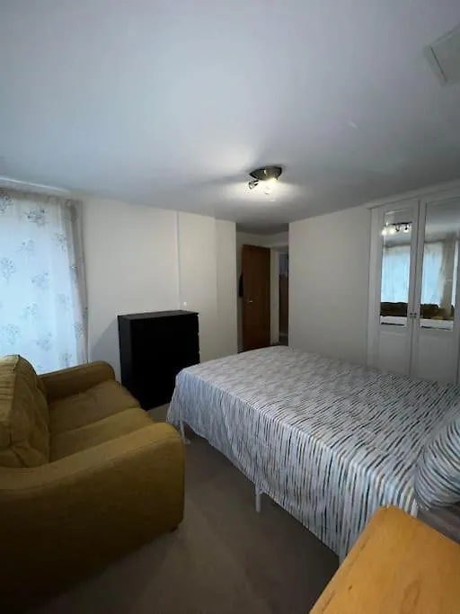 Apartment Stylish One Bedroom Flat Furnished London