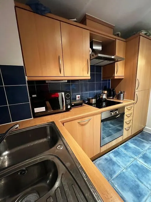 Stylish One Bedroom Flat Furnished London Apartment
