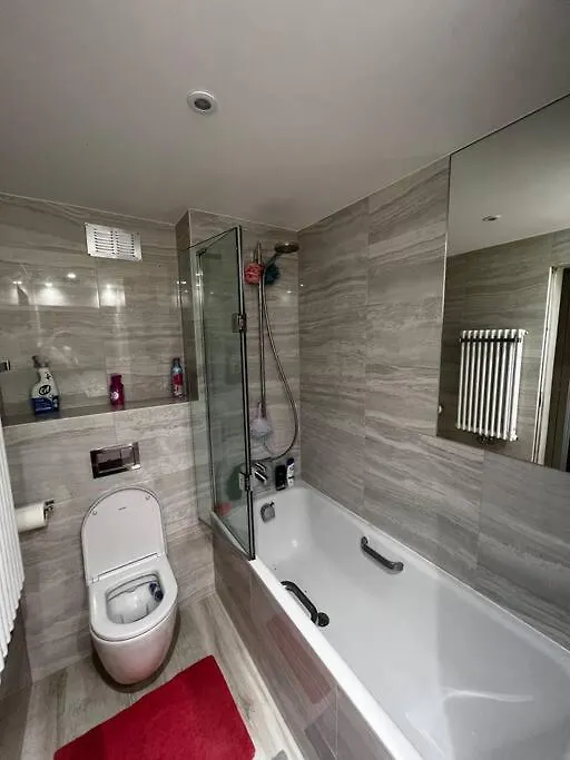 Apartment Stylish One Bedroom Flat Furnished London
